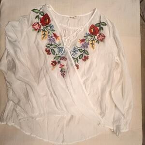 Lemon Tree, White blouse embroidered with flowers, size Large